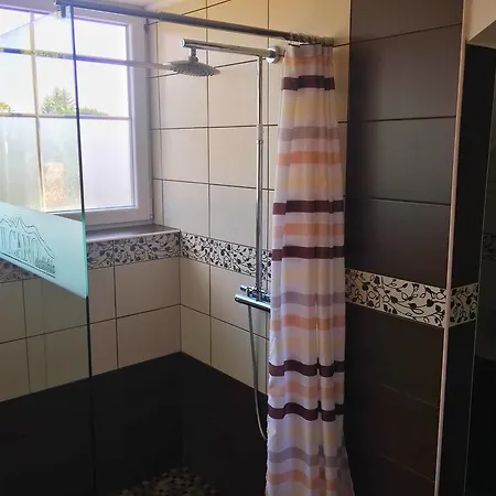 Vulcano Vendeghaz בית הארחה Mesteri
